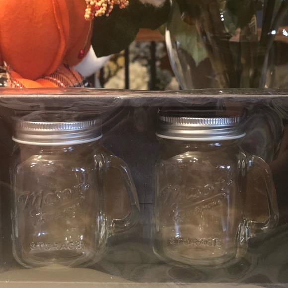 Mason Farmhouse 2Pc Salt & Pepper Shakers - Picture 9 of 14